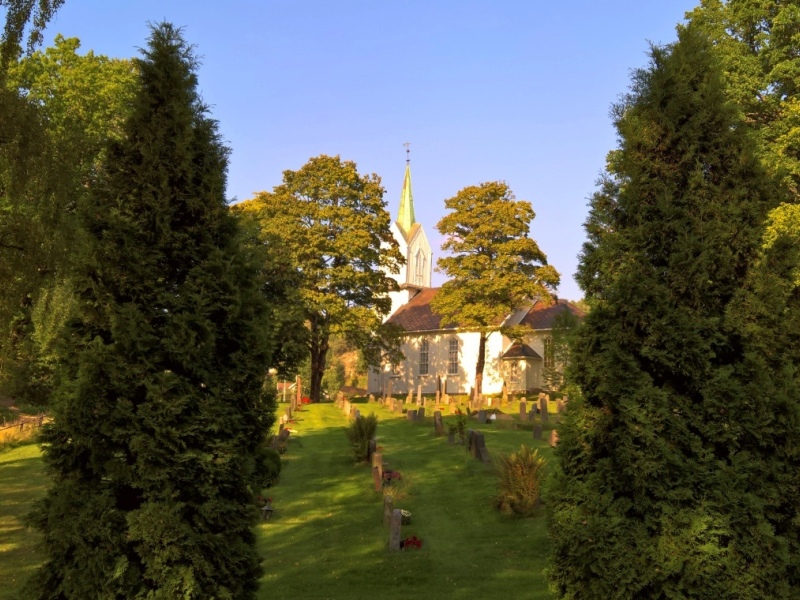 Holmsbu kirke og kirkegård