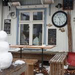 Café Juno med snømann