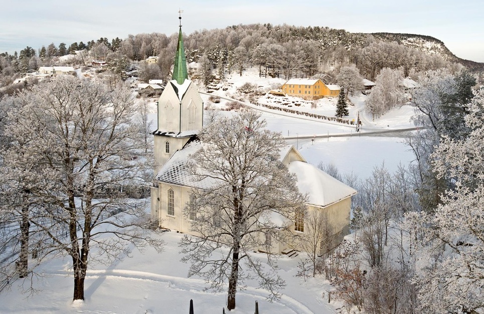 Holmsbu kirke - vinter